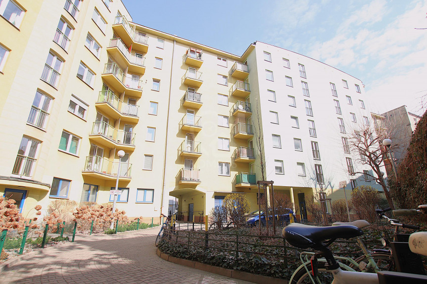 Wrocław, Wrocław-Krzyki, Krzyki, Komuny Paryskiej, 53 m2 w centrum. Ogrz. miejskie, winda, parking