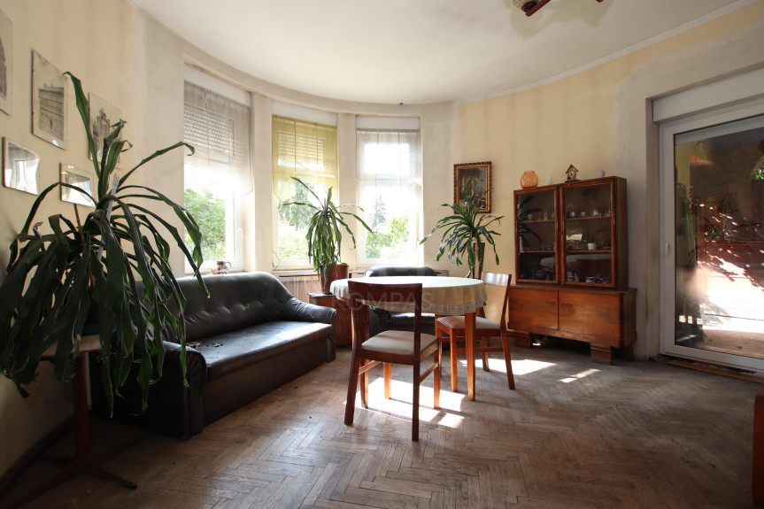 Wrocław, Wrocław-Krzyki, Krzyki, Krzycka, Przedwojenna willa"pod dwiema kulami" dla konesera