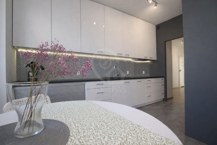 Wrocław, Wrocław-Krzyki, Wojszyce, Klasztorna, Przestronne 3 pok. z 2011 roku z miejscem w garażu