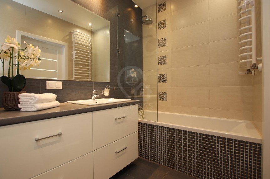 Wrocław, Wrocław-Krzyki, Wojszyce, Klasztorna, Przestronne 3 pok. z 2011 roku z miejscem w garażu