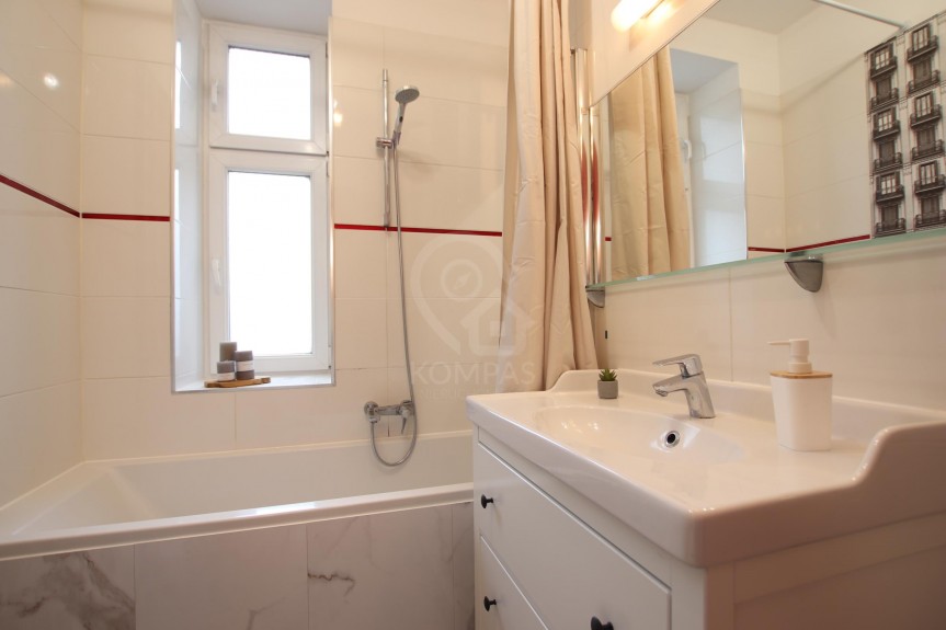 Wrocław, Wrocław-Śr&oacute;dmieście, Plac Grunwaldzki, Oskara Minkowskiego, 3 pok. po remoncie w odrestaurowanej kamienicy